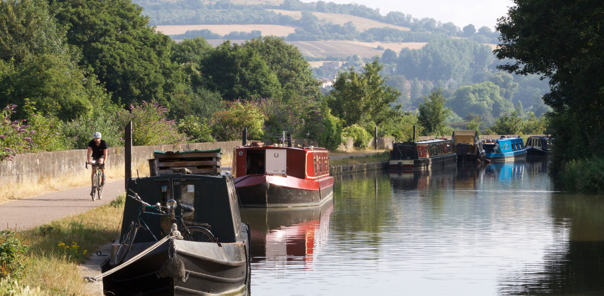 Cycling along the Kennet and Avon Canal